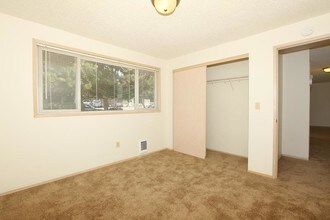 Building Photo - Laurelwood Gardens