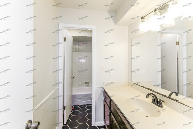 Building Photo - 3916 Durango Cir