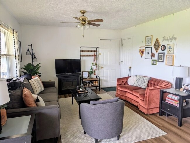Building Photo - 236 Sunnyland Dr