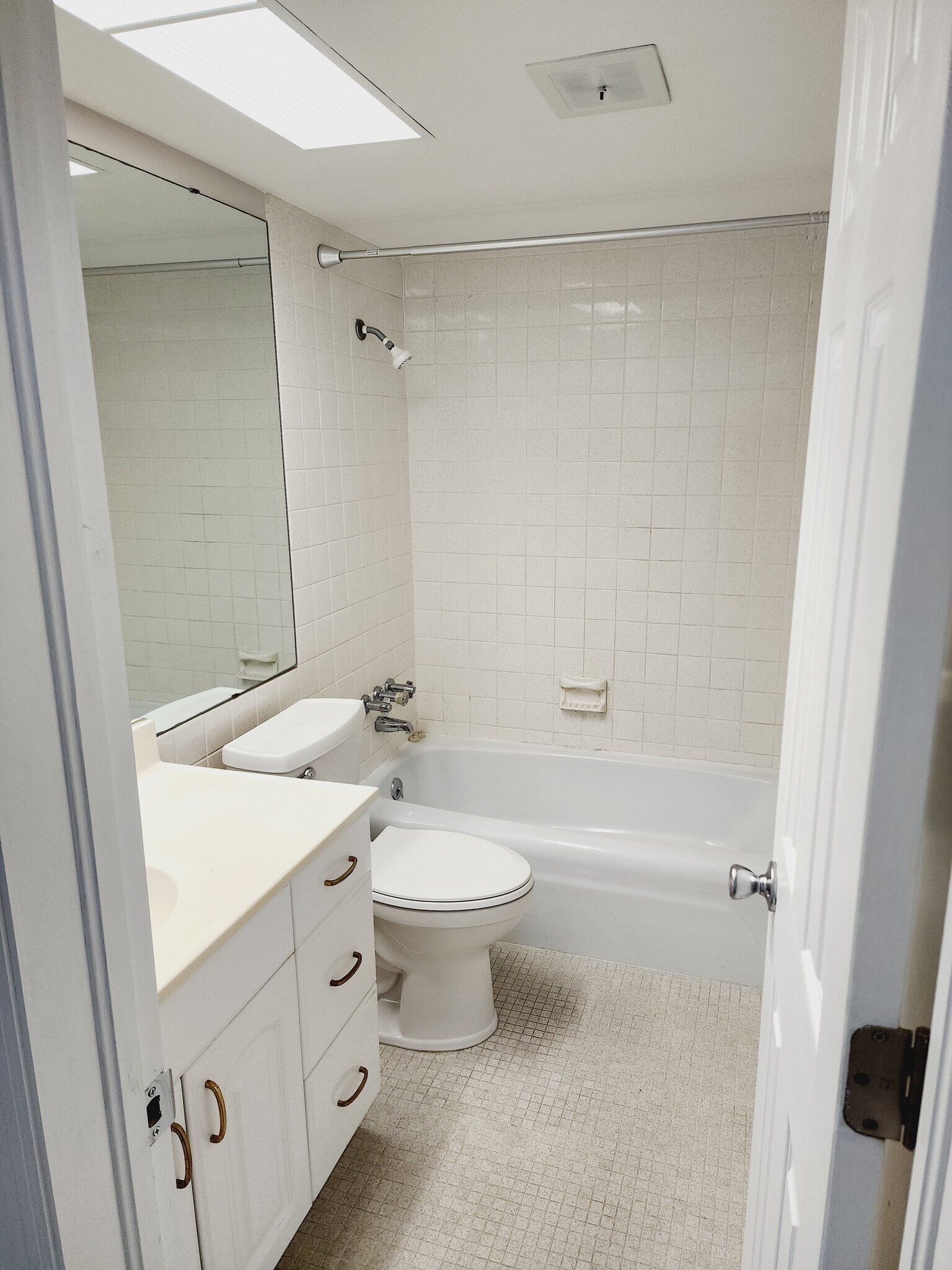 Building Photo - 1001 77th Ave N