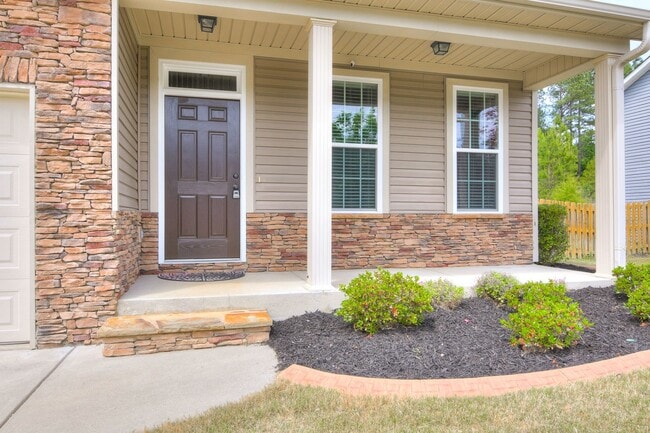 Building Photo - Canterbury Farms - 4 Bed 2.5 Bath