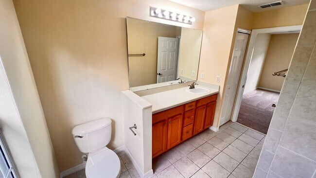 Building Photo - Available May 13th! Gorgeous 2/2 Town Home...