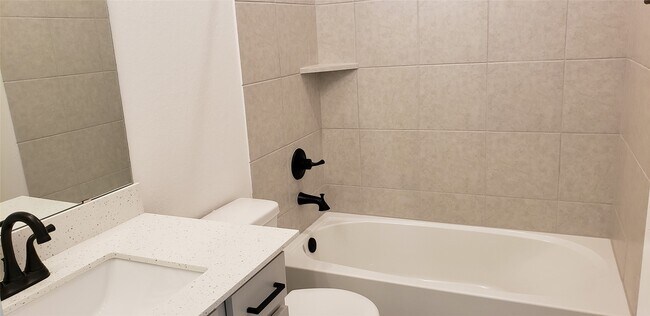 Building Photo - 10611 Hidden Rock Dr