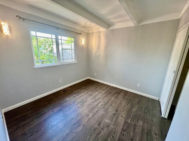 Building Photo - Single Family Home in Pacific Grove Neighb...