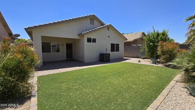 Building Photo - 14354 W Weldon Ave