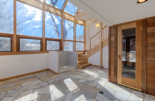 Building Photo - 508 Valley View Dr