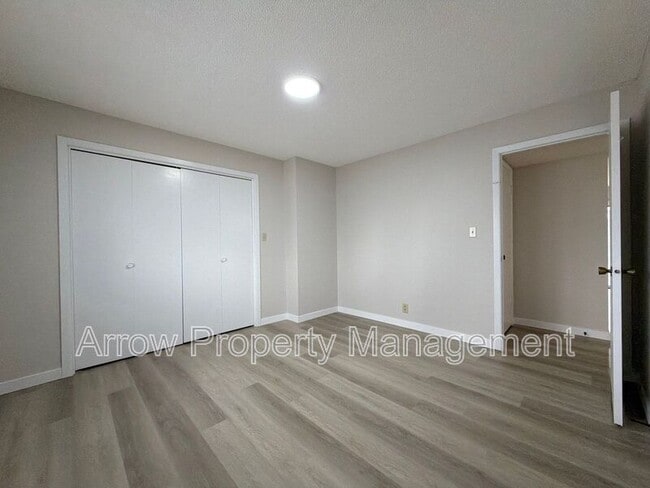 Building Photo - 424 N 4th St