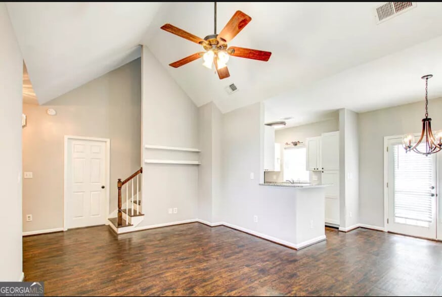 Building Photo - 513 N Fairfield Dr