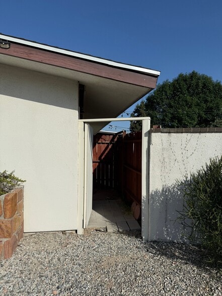 Building Photo - 9918 Mollyknoll Ave