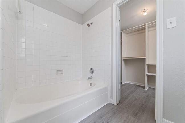 Building Photo - 14651 Via Del Norte Dr