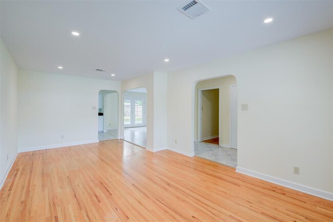 Building Photo - 8807 McAvoy Dr