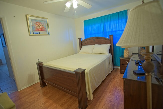 Building Photo - 2833 Crosley Dr W