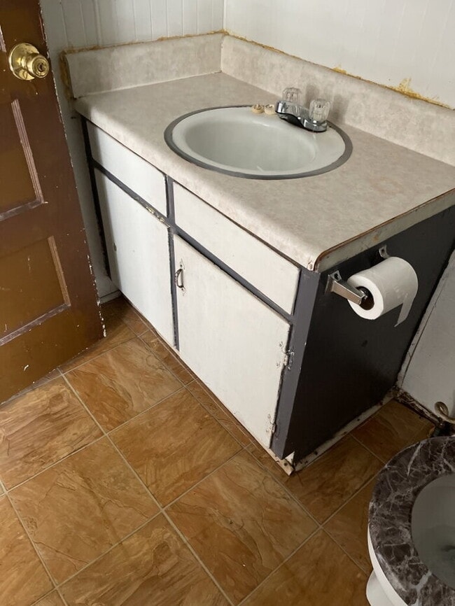 Building Photo - 2 Bedroom 1 Bathroom