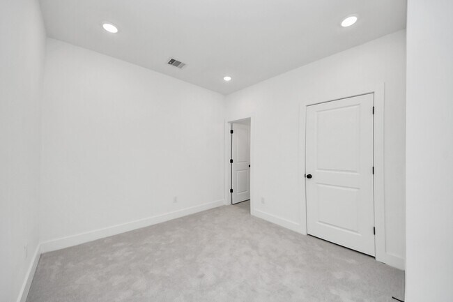 Building Photo - 2708 Bostic St