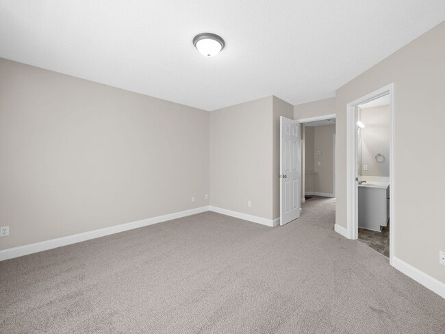 Building Photo - Freshly Renovated 2 BR, 2.5 BA Townhome Mi...