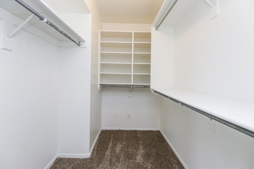 Building Photo - 12925 W Holly St