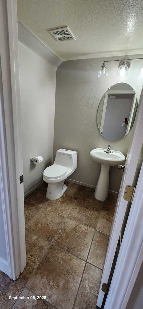 Building Photo - Spacious 4-Bedroom Home with Modern Update...