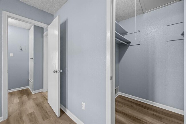 Building Photo - 204 Northcrest Cir
