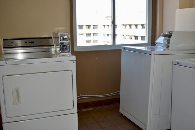 Building Photo - 274 Boulevard NE