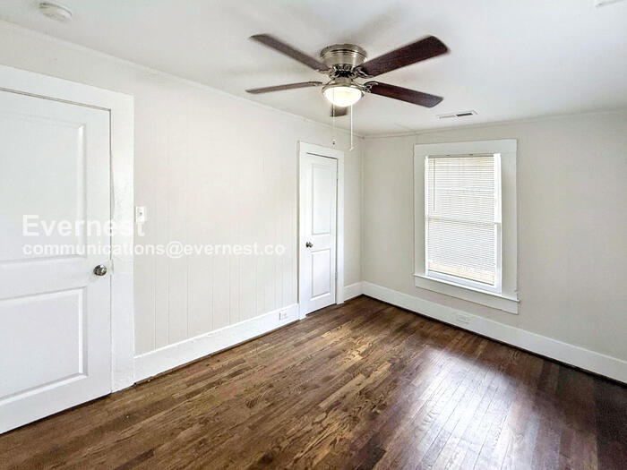 Building Photo - 745 82nd Pl S