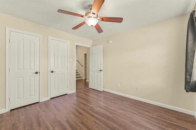 Building Photo - 313 Winding Oak Ln S