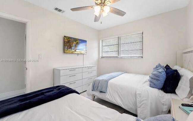 Building Photo - 941 NW 180th Terrace