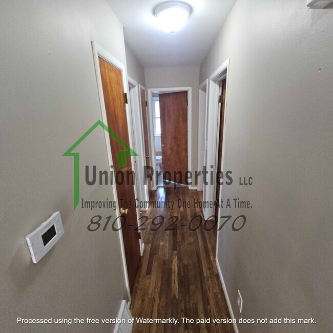 Building Photo - 3033 Pine Grove Ave