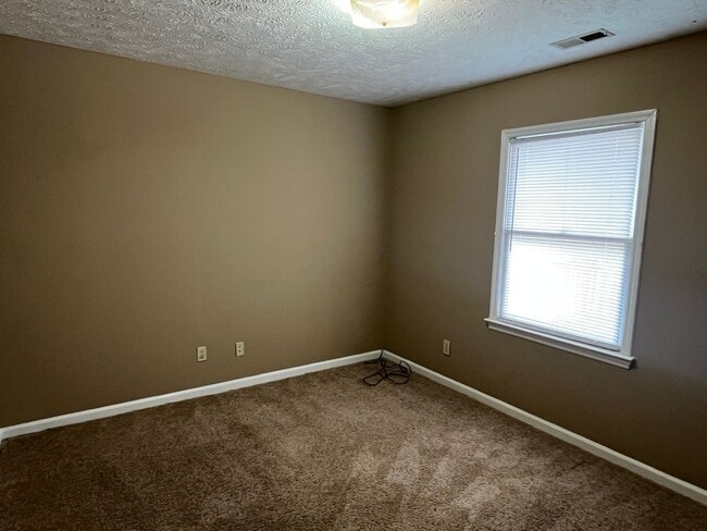 Building Photo - Charming 2 Bed 2 Bath Raeford Home