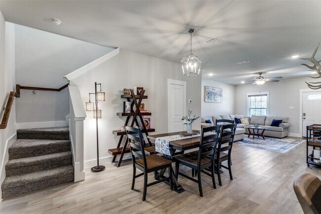 Building Photo - Beautifully Updated 3 Bed, 2.5 Bath in Pea...