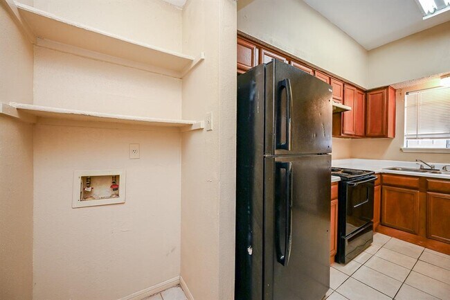Building Photo - 12300 Brookglade Cir