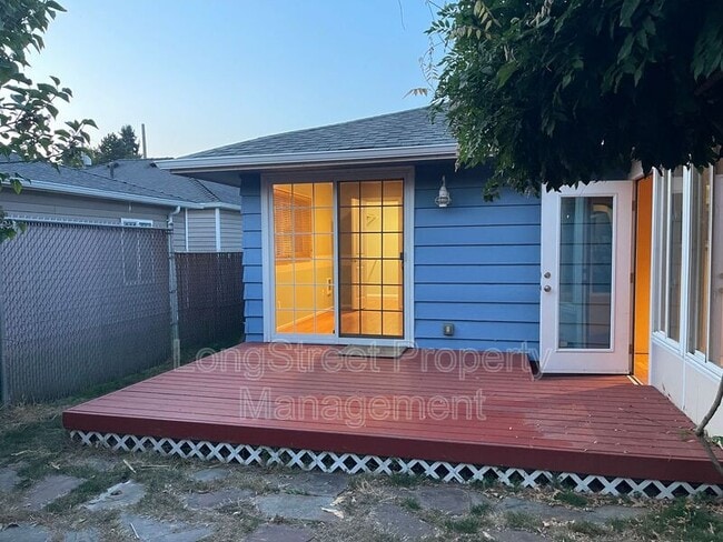 Building Photo - 1630 SW 15th Ave