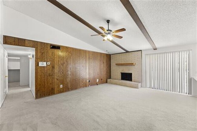 Building Photo - 2205 Foxcroft Ln