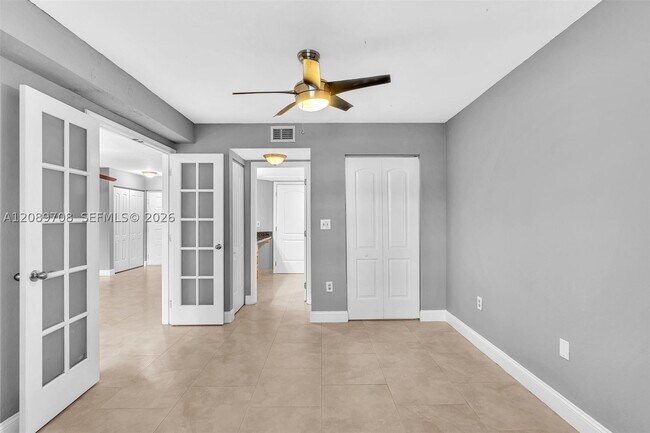 Building Photo - 2820 N Oakland Forest Dr