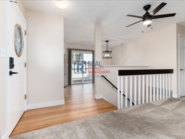 Building Photo - 1424 S Sierra Dr