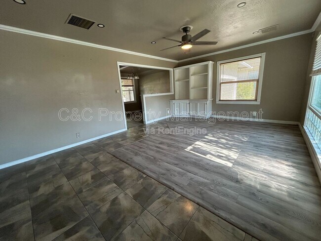 Building Photo - 1222 W Saginaw Way