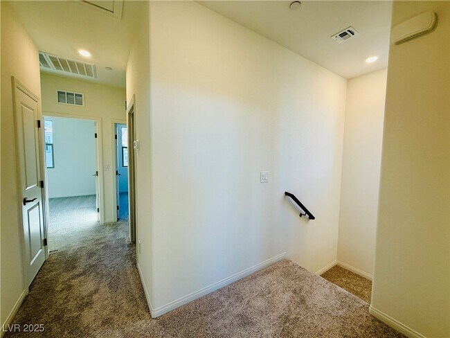 Building Photo - 1544 Little Penguin St