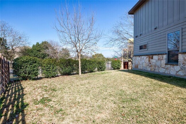 Building Photo - 2101 Rivers Edge Way