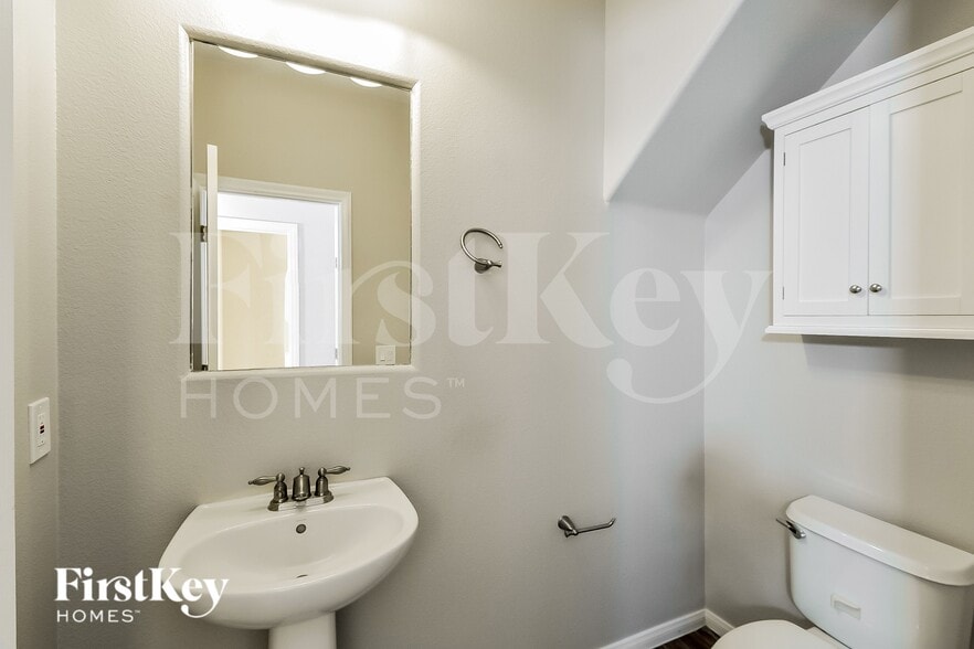Building Photo - 9703 Mt Kenyon St