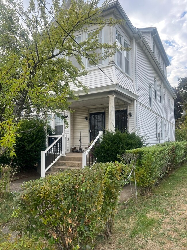 Primary Photo - 1458 Dixwell Ave