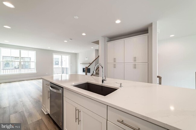 Building Photo - 6227 Almerico Pl
