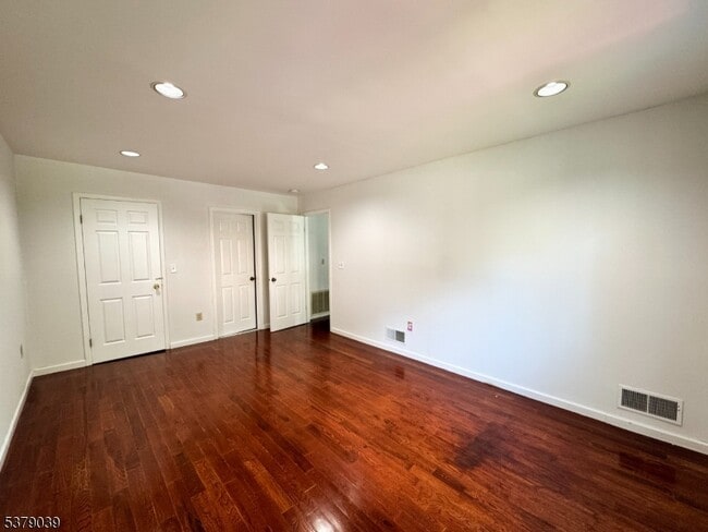 Building Photo - 15 Averell Dr