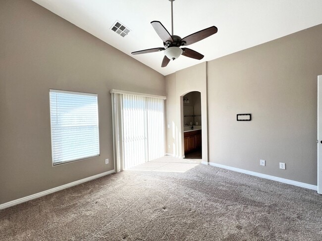 Building Photo - 102 S Pointe Way