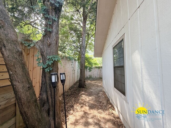 Building Photo - Beautiful 2BR Home Near Eglin AFB & Hurlburt Field!