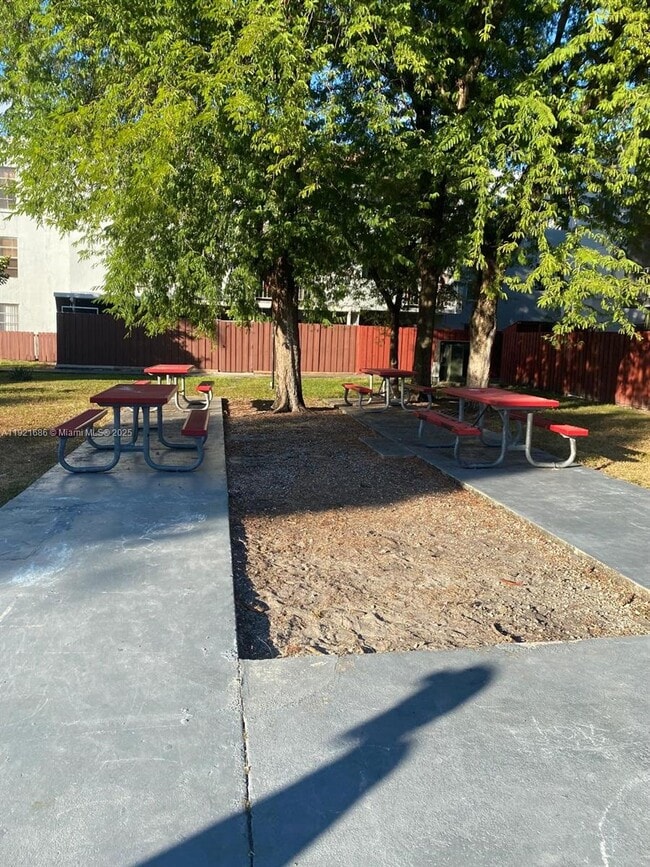 Building Photo - 1725 W 60th St