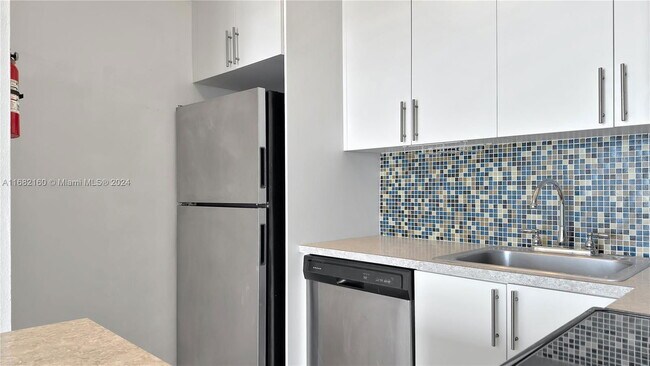 Building Photo - 3661 SW 9th Terrace