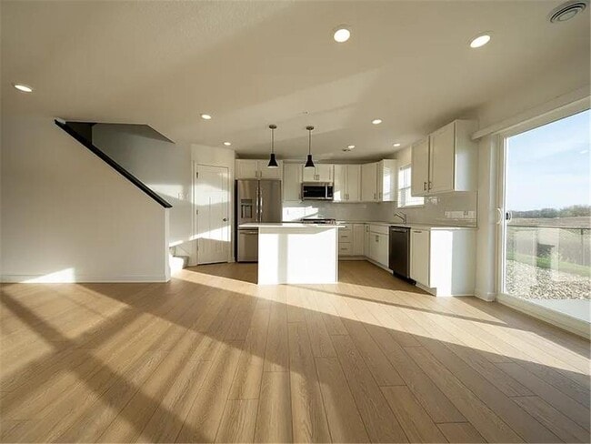 Building Photo - 1073 Jubert Dr