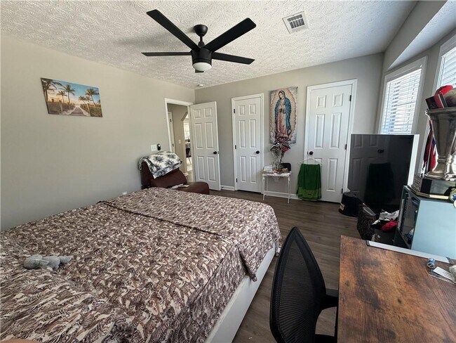 Building Photo - 934 Bay Ridge Dr