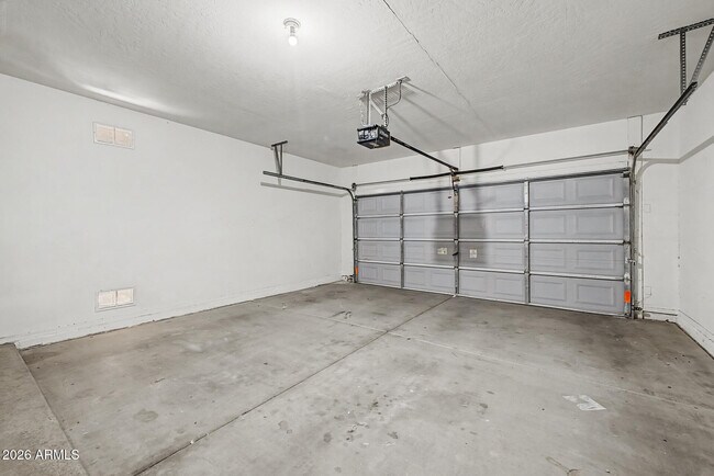 Building Photo - 4255 E Cherry Hills Dr