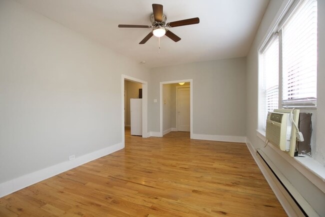 Building Photo - 3722 N Pine Grove Ave