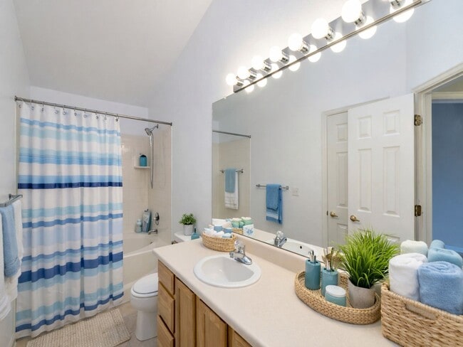 Building Photo - 1BR w/ Attached Garage & Balcony near Downtown Littleton